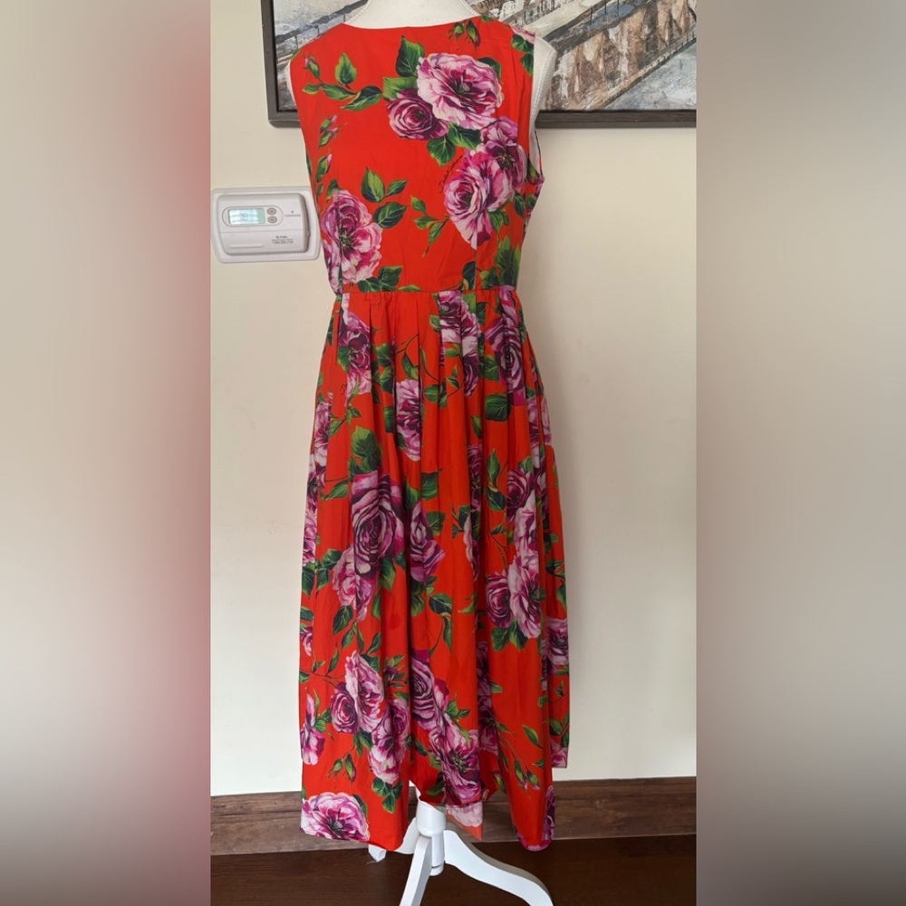 Dolce & Gabbana skirt size 8 US/Price is firm/lowest offer due to moving - Picture 4 of 6